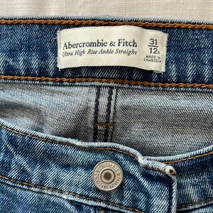 Abercrombie & Fitch Ultra High Rise Ankle Straight Jeans